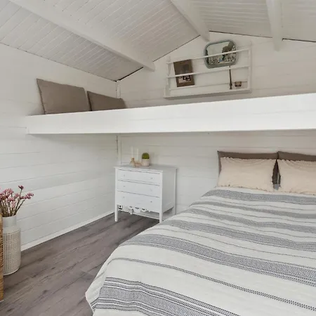 Nyaraló 3 Bedroom Stunning In